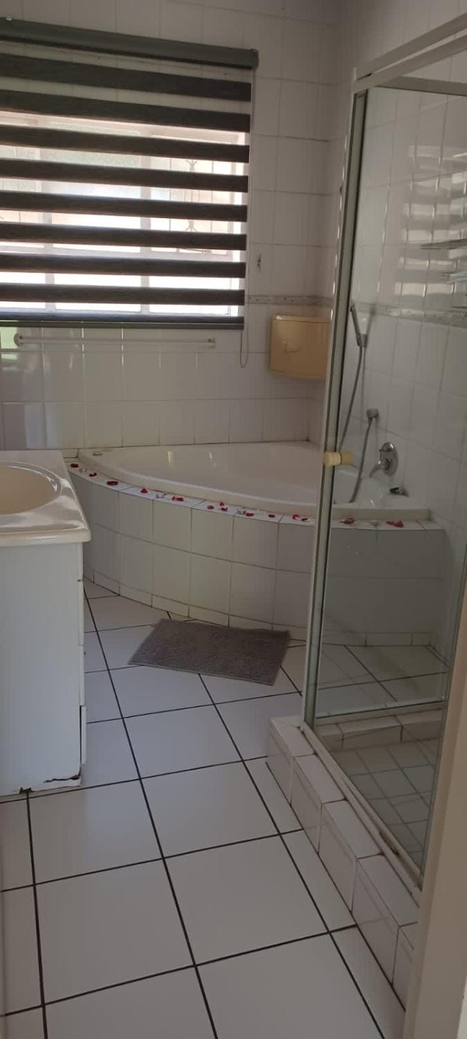 Matina Guest House Bed and Breakfast in Sandton
