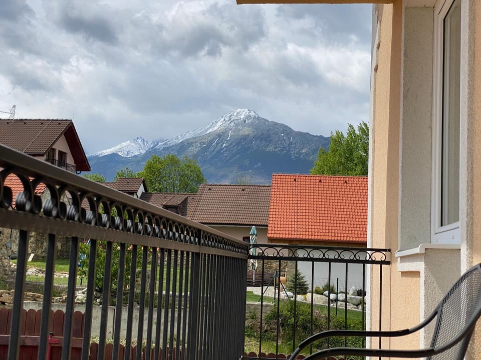 Balcony/Terrace, Mountain view