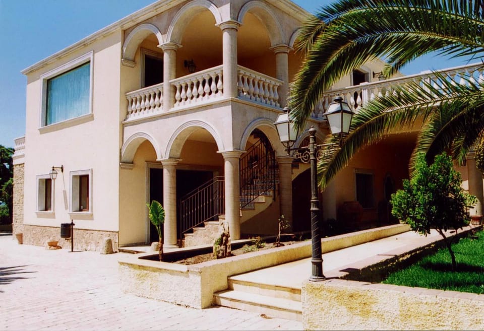 Property building, Restaurant/places to eat, Internal: Not applicable to any particular room