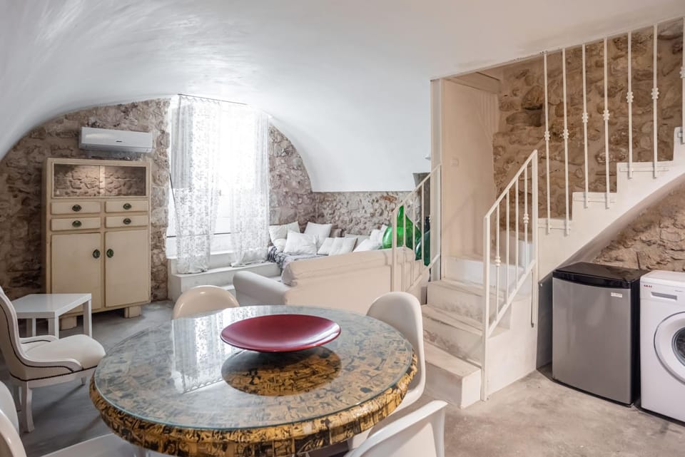 Kitchen or kitchenette, Living room, Dining area, washing machine