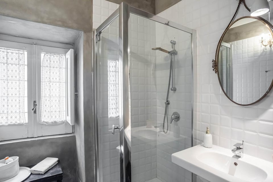 Shower, Toilet, Bathroom, towels