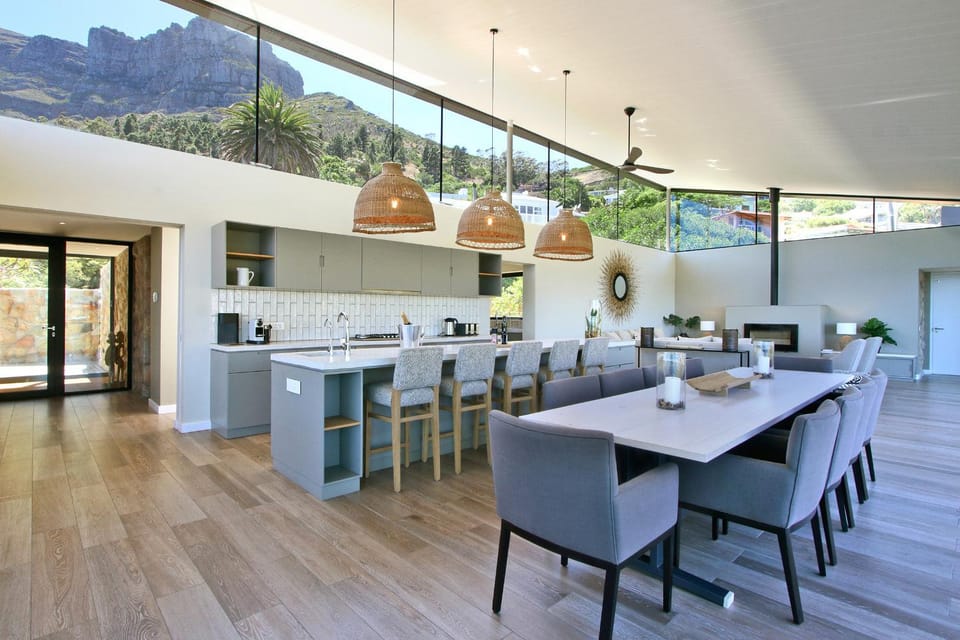 Kitchen or kitchenette, Dining area, Mountain view