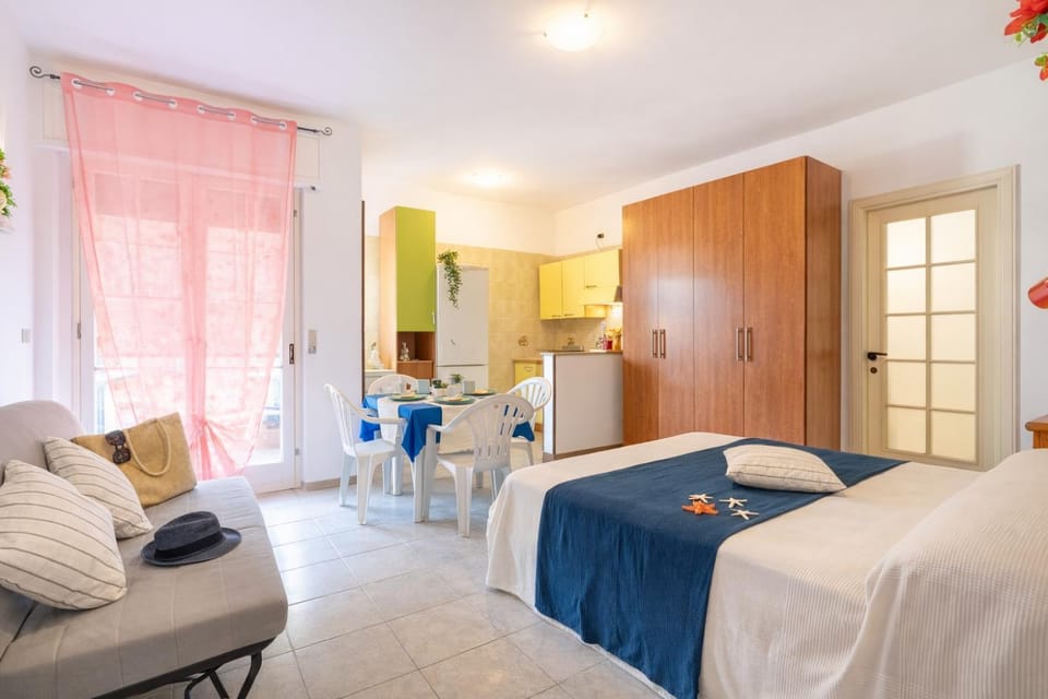 Kitchen or kitchenette, Living room, Dining area, Bedroom