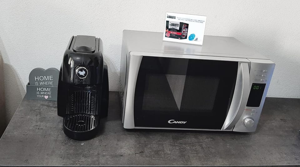 Coffee/tea facilities, Kitchen or kitchenette, Lounge or bar