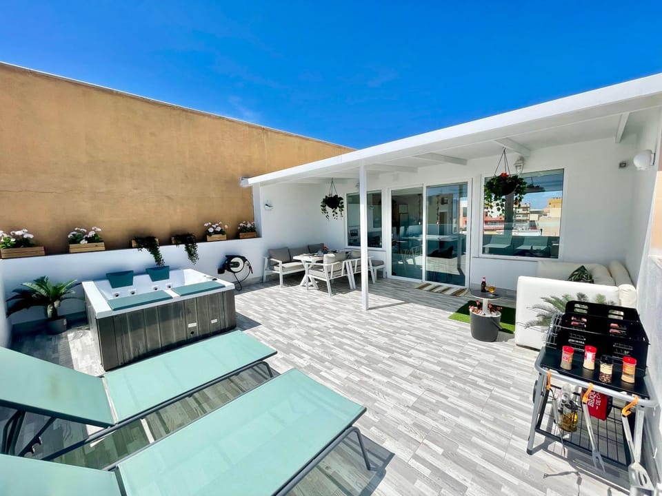 BBQ facilities, Balcony/Terrace, Spa and wellness centre/facilities, Dining area