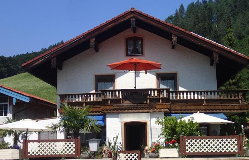 Haus Neuhäusl inkl. Chiemgaukarte Apartment in Ruhpolding