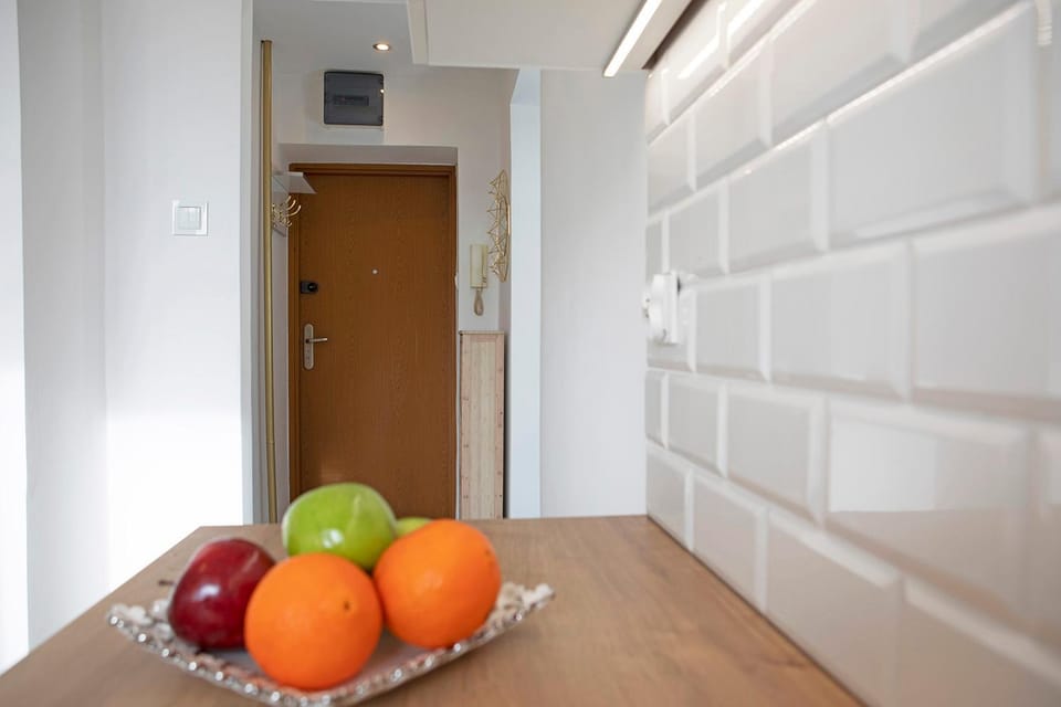 Facade/entrance, Food and drinks, Food