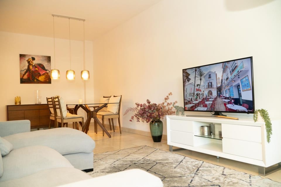 Luxury 2BR Apartment near Marbella & Puerto Banus Pool, Padel, Parking Apartment in Costa del Sol
