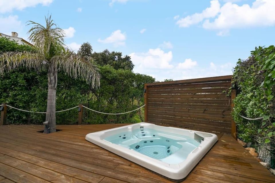 Garden, Hot Tub, Garden view
