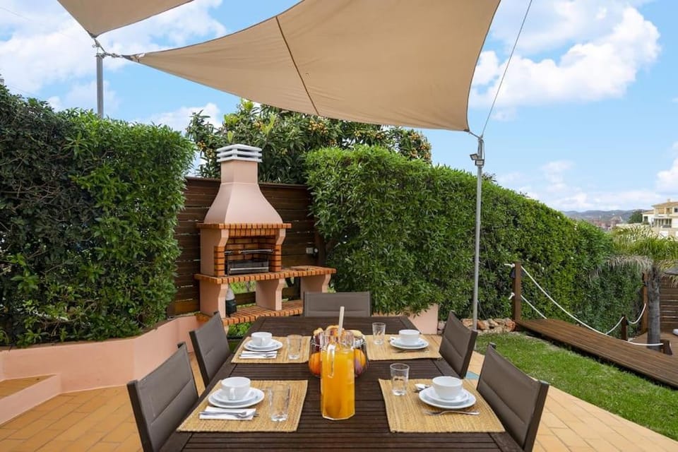 Patio, Day, Garden, Food and drinks, Garden view