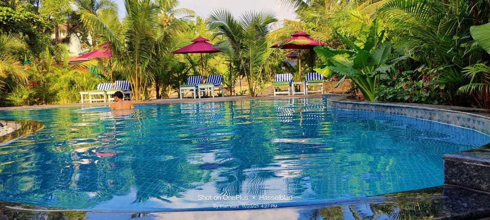 Swimming pool