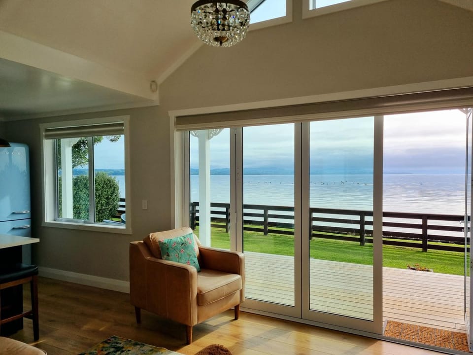 Natural landscape, View (from property/room), Balcony/Terrace, Living room, Seating area, Sea view