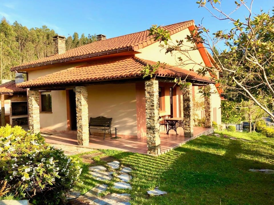 The Cliffs - Morandaina Beach Chalet in A Mariña Occidental