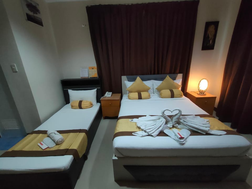 Bed, Photo of the whole room, Bedroom, Family
