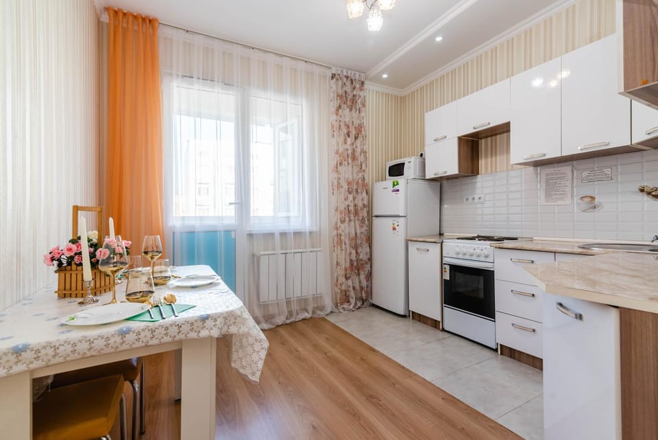 Kitchen or kitchenette, Photo of the whole room, Dining area
