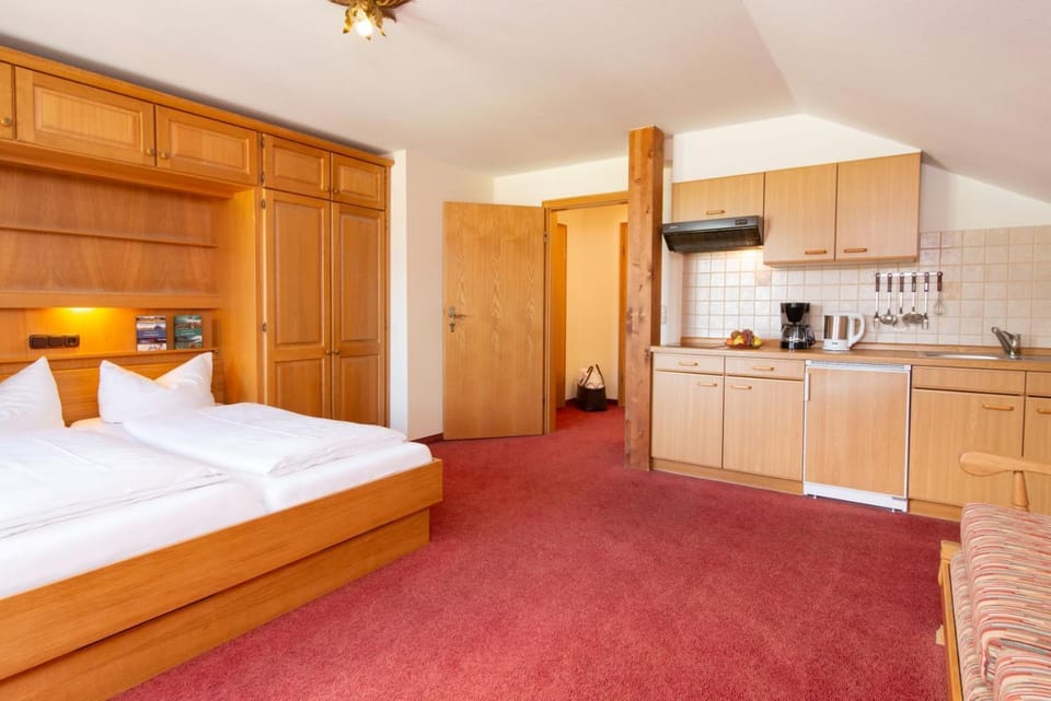 Kitchen or kitchenette, Photo of the whole room, Bedroom