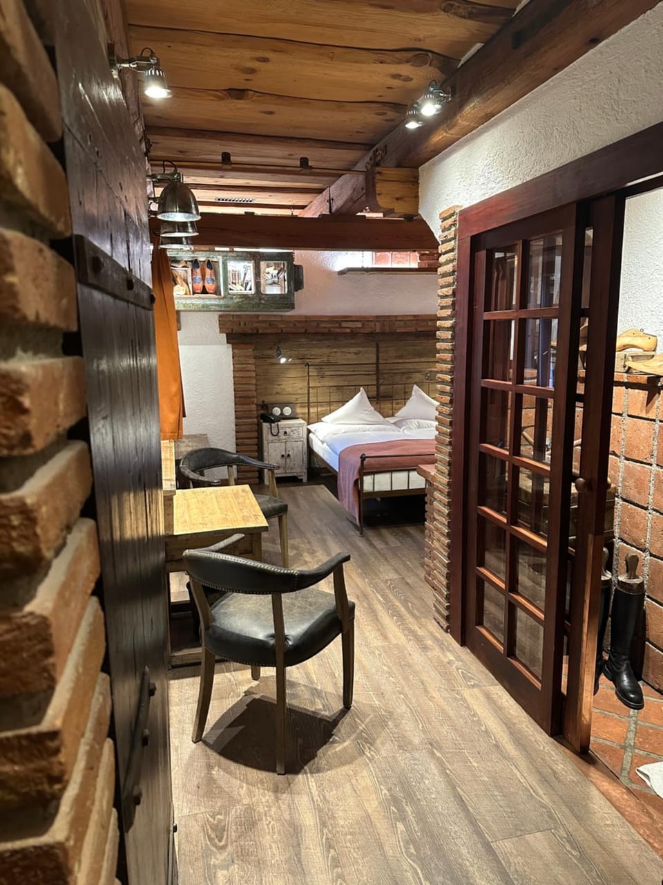 Bed, Seating area, Bedroom