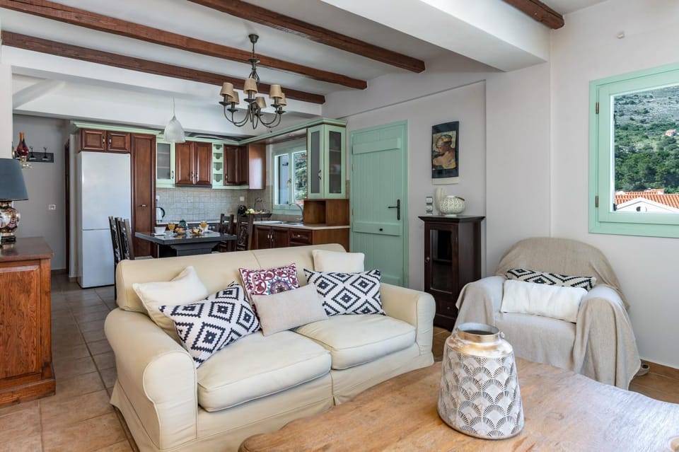 Kitchen or kitchenette, Living room, Seating area