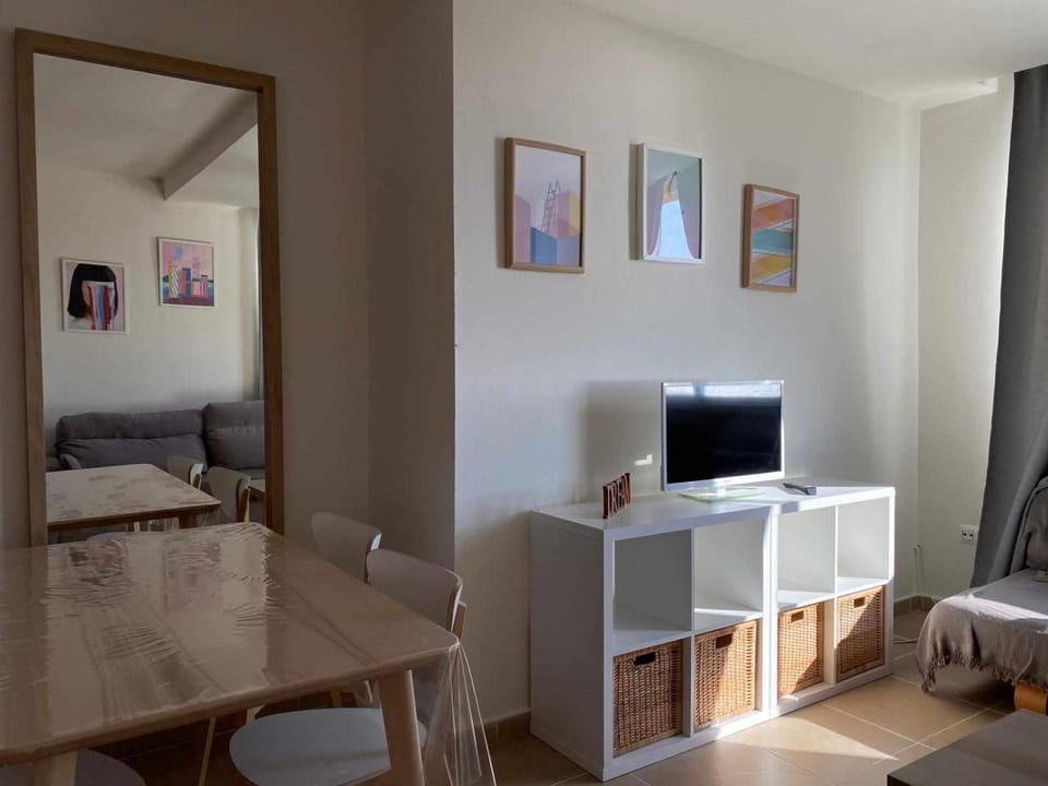 Photo of the whole room, Seating area, hair dresser