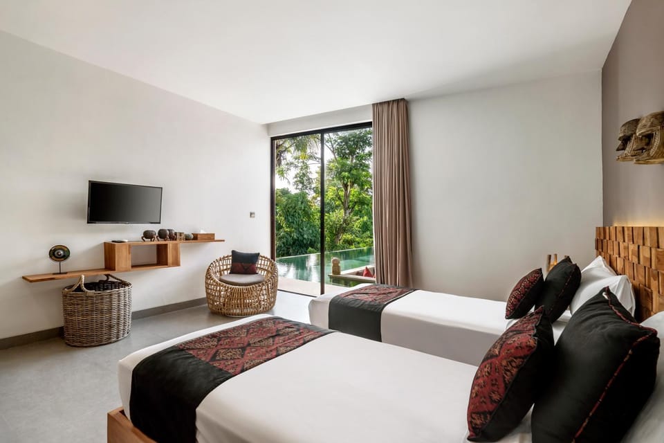 Bed, TV and multimedia, Bedroom