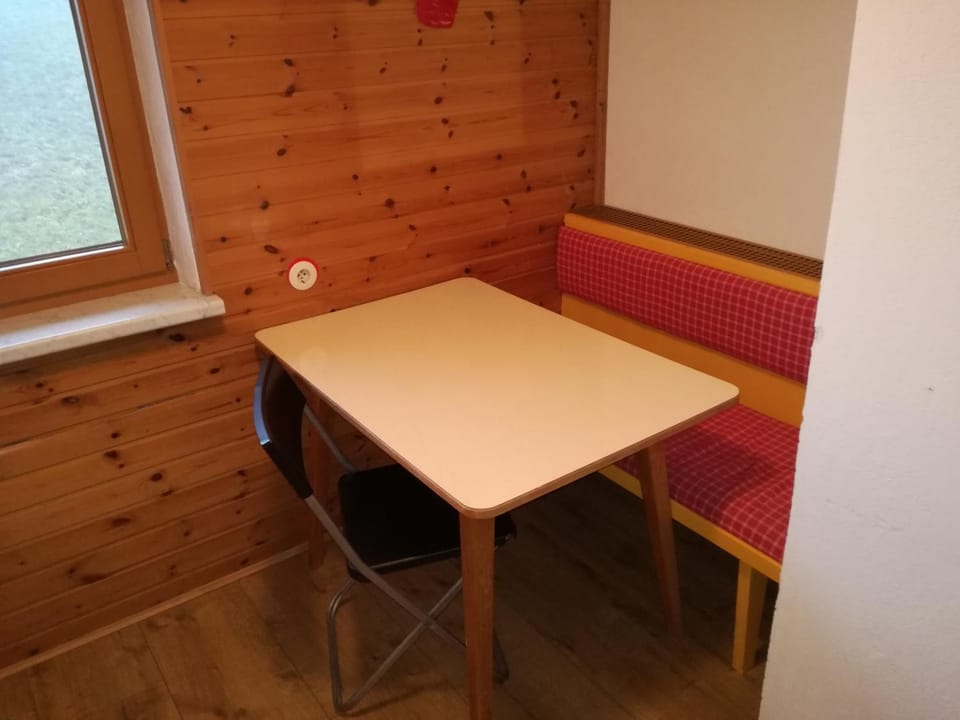 Kitchen or kitchenette, Dining area, Communal kitchen