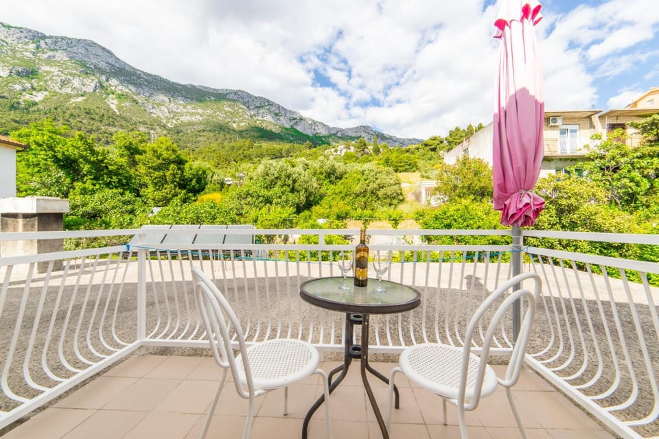 Balcony/Terrace, Mountain view