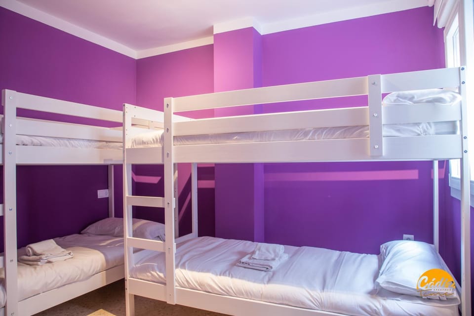 Bedroom, bunk bed