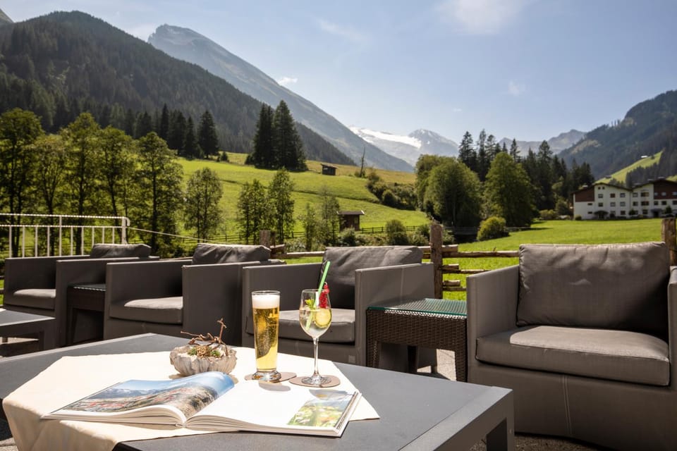 Restaurant/places to eat, Balcony/Terrace