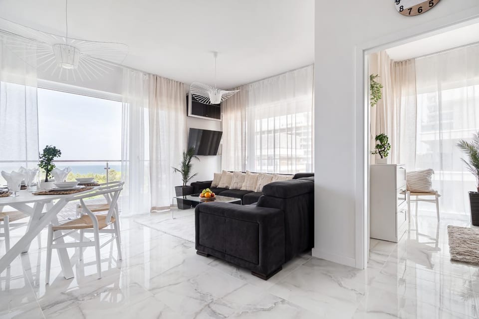 TV and multimedia, Living room, Sea view, air conditioner