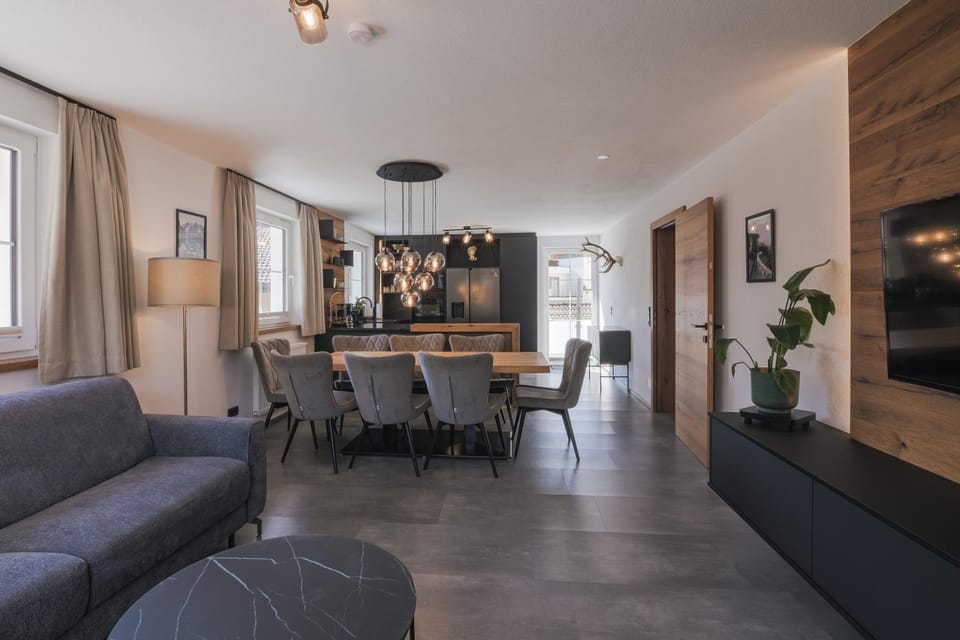 Dining area, kitchen