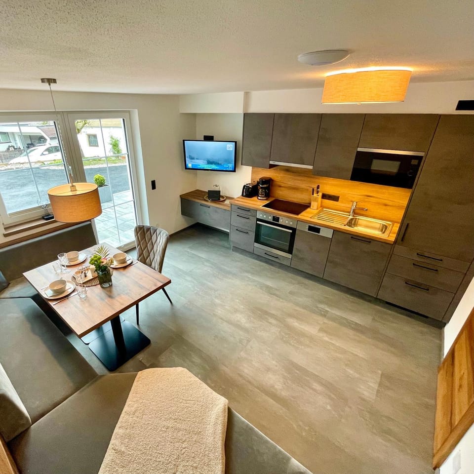 Kitchen or kitchenette, Living room, Seating area, Dining area