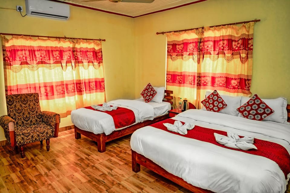 Restaurant/places to eat, Bedroom, locker, towels, air conditioner