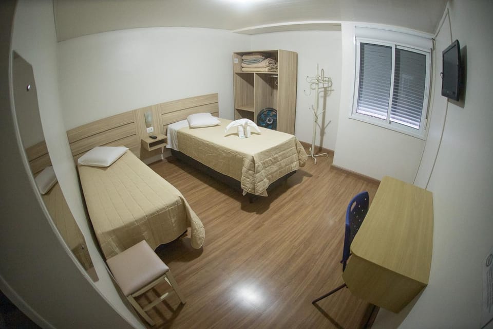Bed, TV and multimedia, Photo of the whole room, Bedroom, locker, towels
