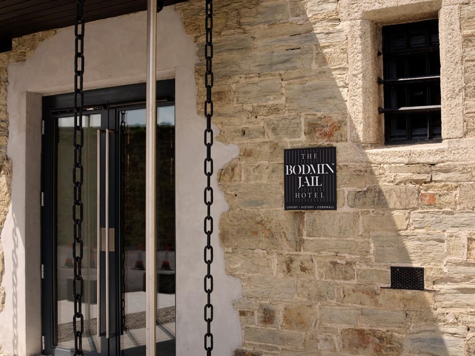 Property building, Facade/entrance, Property logo or sign