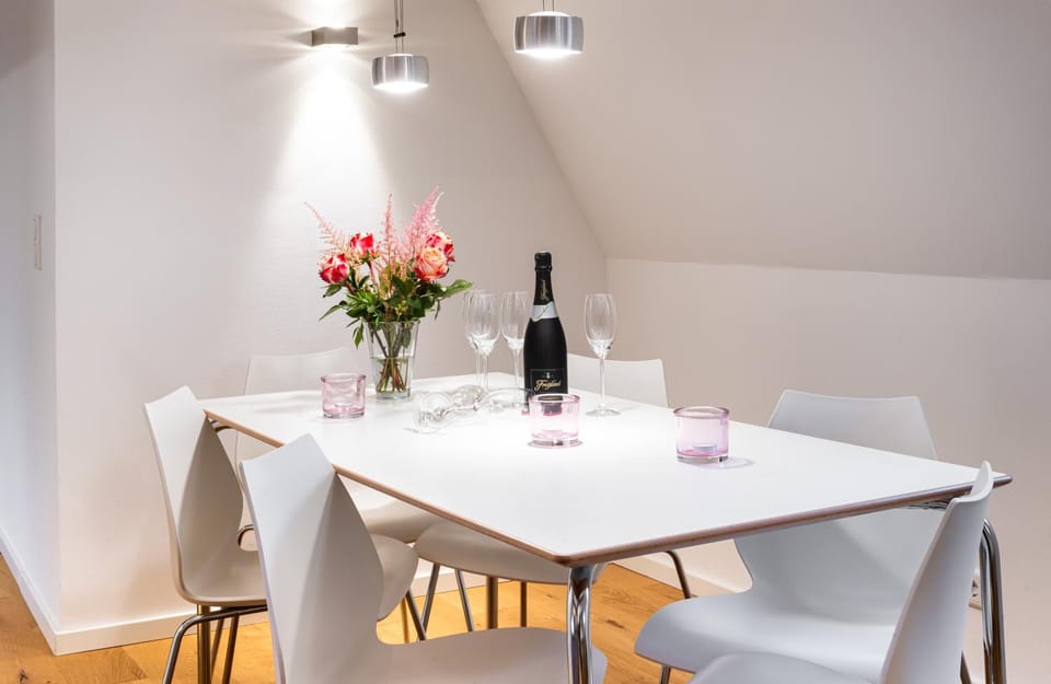 Food and drinks, Dining area