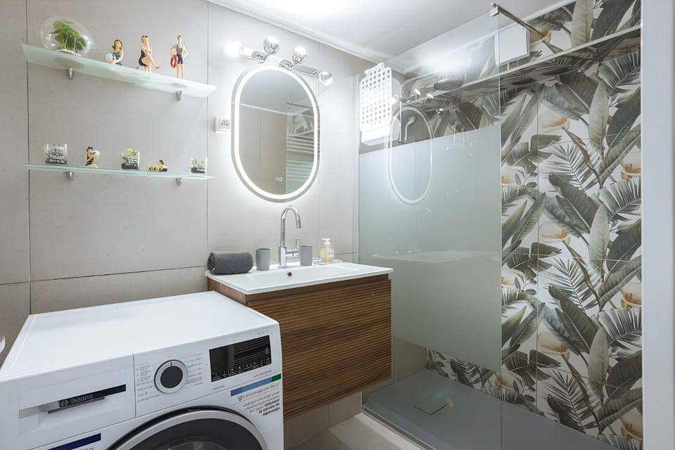 Shower, Bathroom, towels, washing machine, dryer