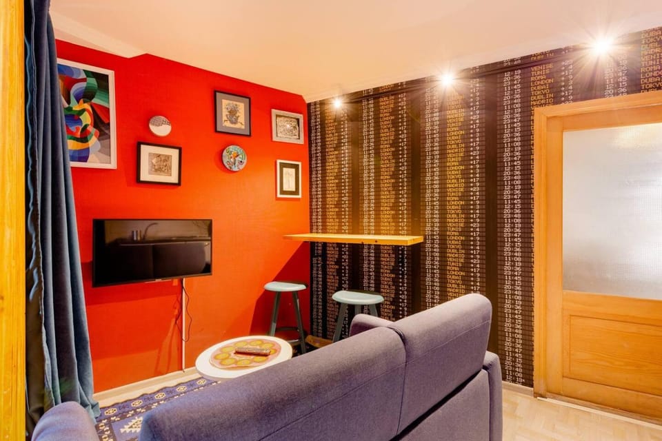 TV and multimedia, Seating area, Dining area