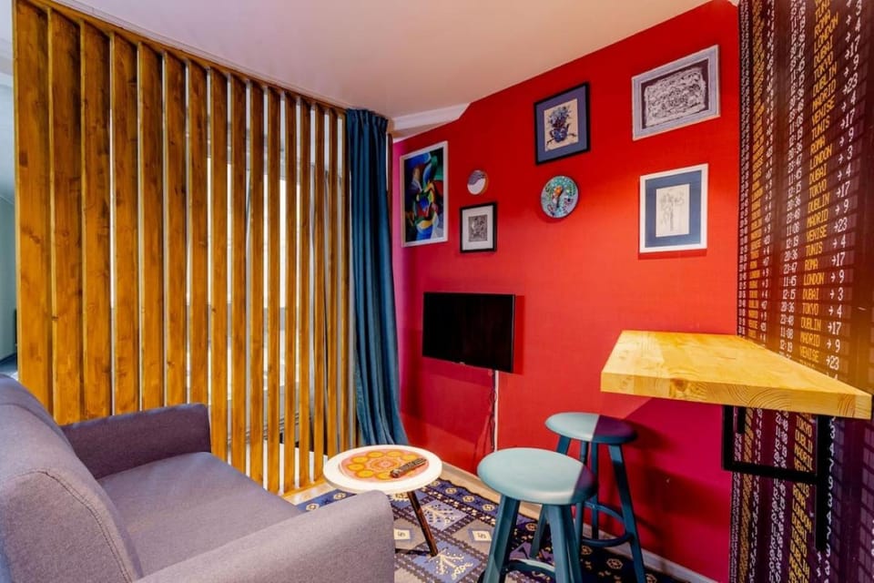 TV and multimedia, Seating area, Dining area