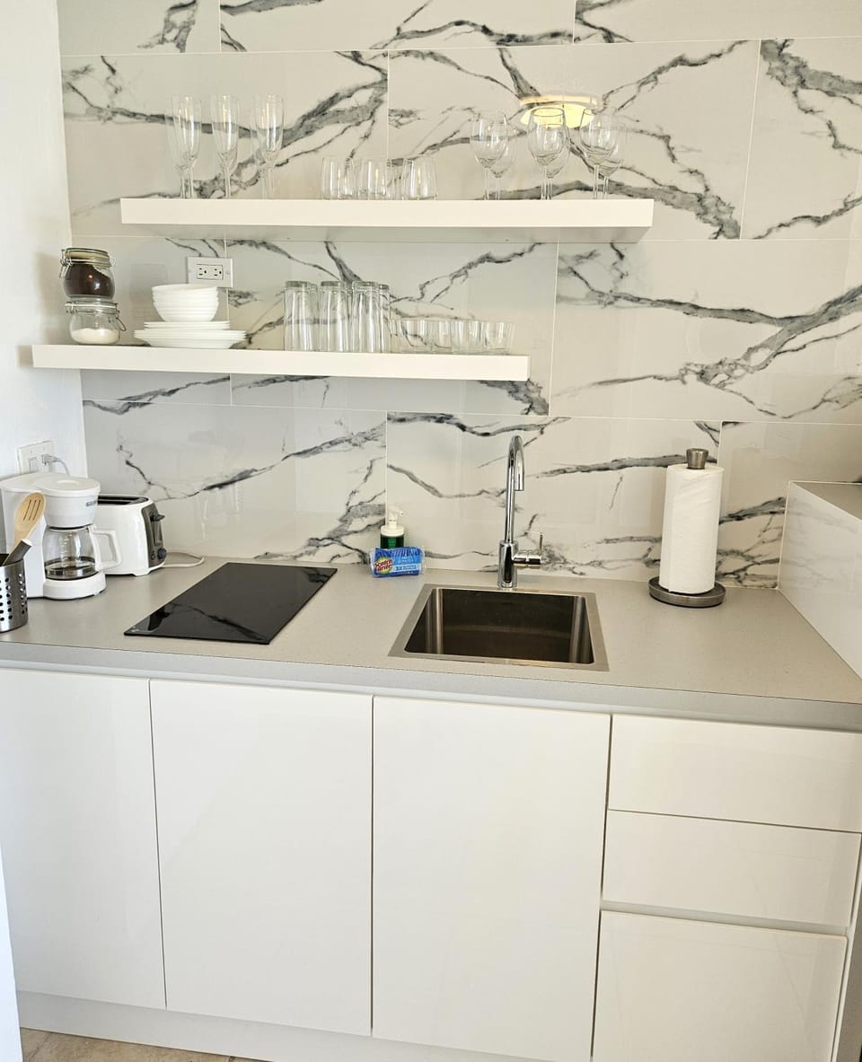 KASA Seaview at Coral Beach BEACHFRONT POOL Apartment in Carolina