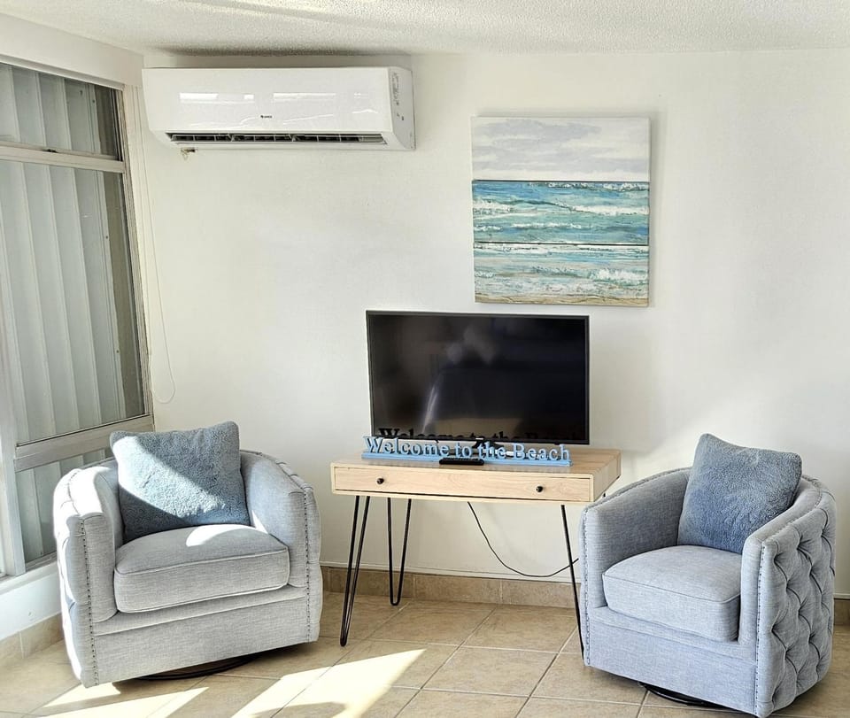 KASA Seaview at Coral Beach BEACHFRONT POOL Apartment in Carolina
