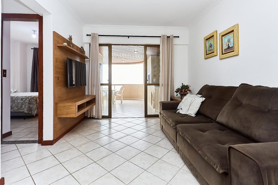 1090 Apartamento com linda vista para o mar , de frente para Avenida de Bombinhas. Apartment in Bombinhas
