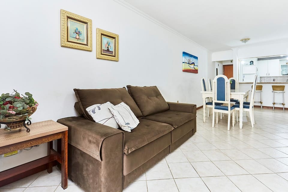 1090 Apartamento com linda vista para o mar , de frente para Avenida de Bombinhas. Apartment in Bombinhas