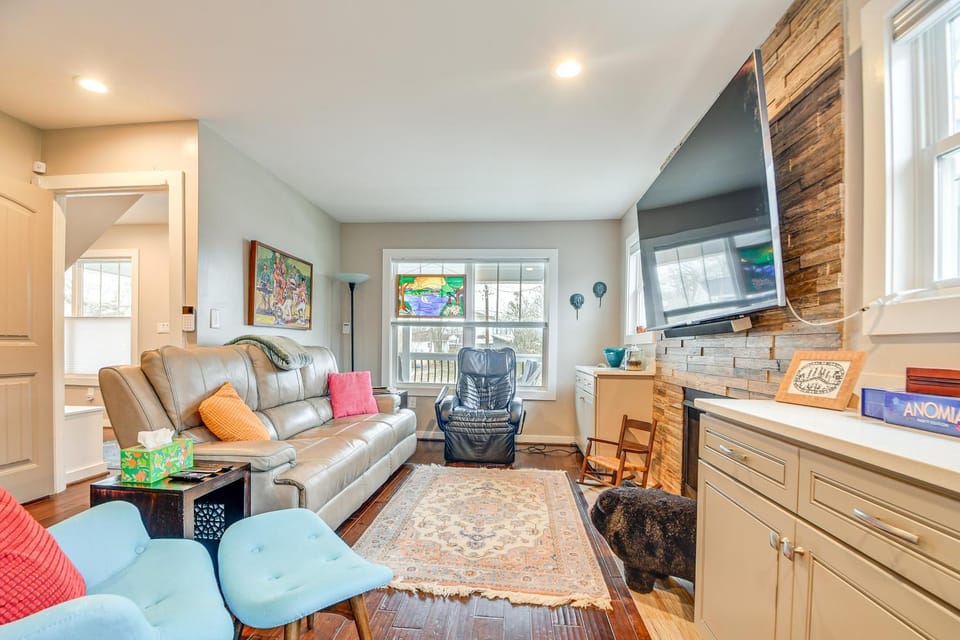 2 Mi to Duke & Dtwn Durham: Modern Home w/ Patio! House in Durham