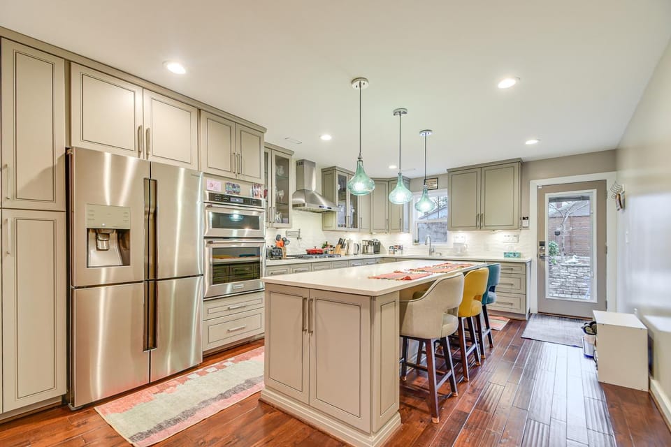2 Mi to Duke & Dtwn Durham: Modern Home w/ Patio! House in Durham