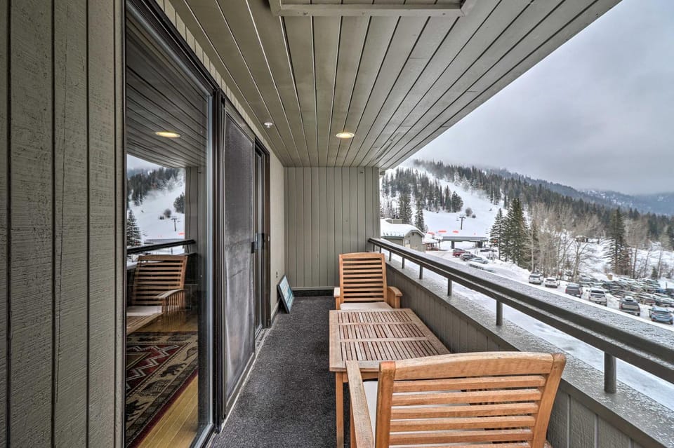 Whitefish Mountain Ski-In/Out Condo w/ Views! House in Whitefish