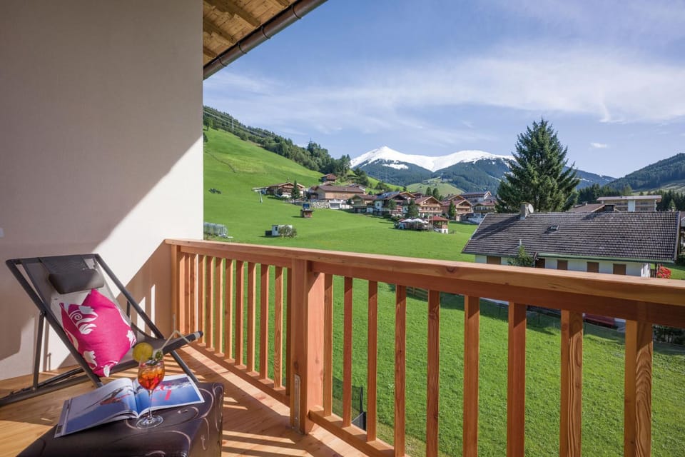 Balcony/Terrace, Mountain view