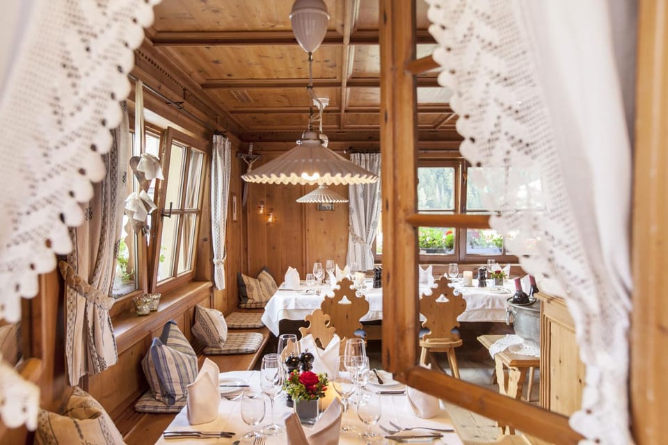 Restaurant/places to eat, Restaurant/places to eat