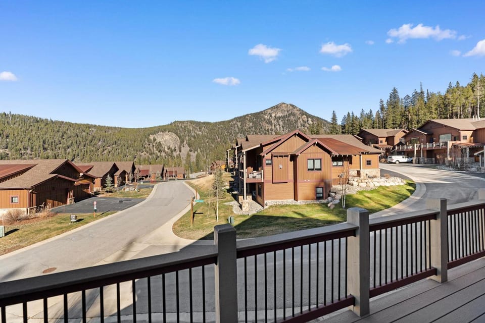 Day, Natural landscape, View (from property/room), Balcony/Terrace, Mountain view
