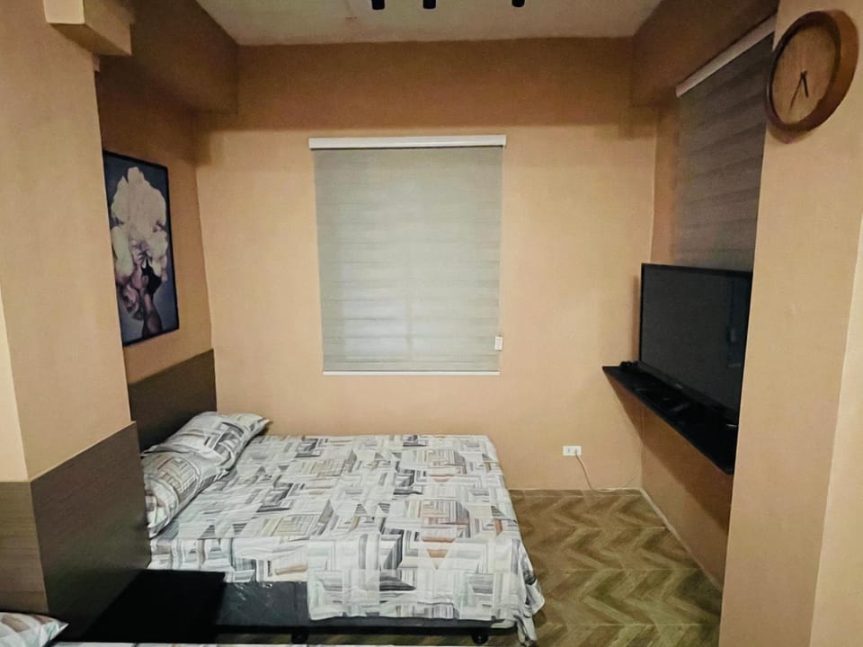 Staycation NETFLIX WIFI THOUSAND CABLE CHANNELS GAMES AND BOARD GAMES FIBER NET COZY COMFY STAY RELAX Apartment in Manila City