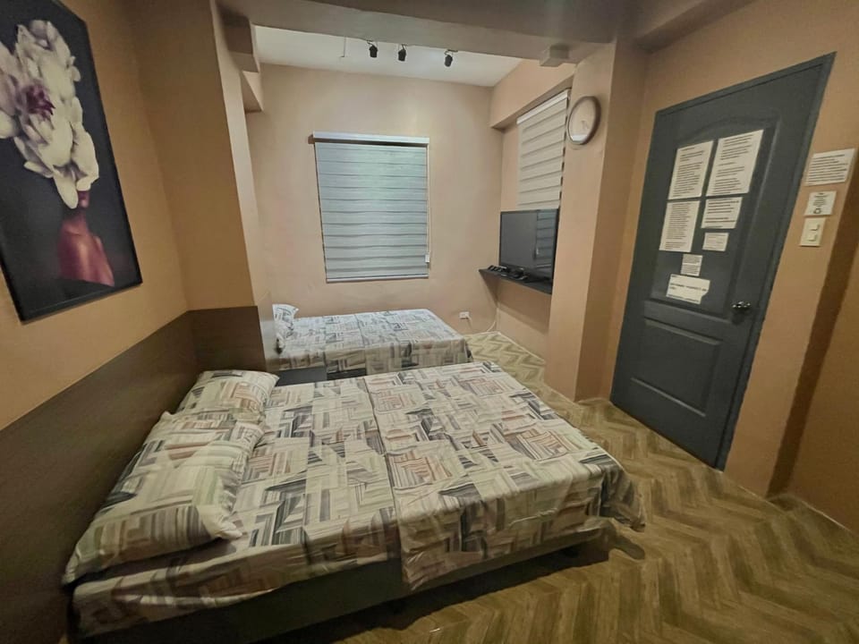 Staycation NETFLIX WIFI THOUSAND CABLE CHANNELS GAMES AND BOARD GAMES FIBER NET COZY COMFY STAY RELAX Apartment in Manila City